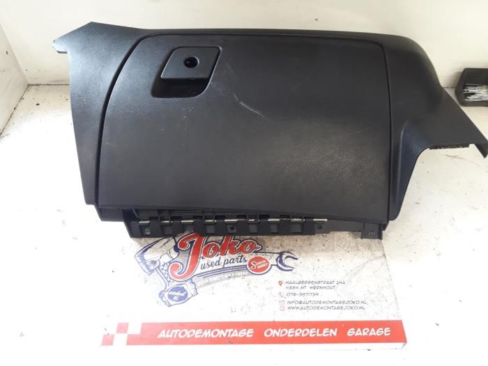 Begagnade Handskfack Fiat Doblo Cargo (263) 1.3 MJ 16V DPF Euro 5 Pris på förfrågan erbjuds av Autodemontage Joko B.V.