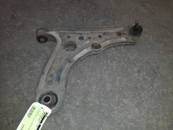 Front lower wishbone, right from a Volkswagen Lupo (6X1) 1.4 60 2001