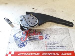 Used Parking brake lever Renault Clio III (BR/CR) 1.5 dCi 75 FAP Price on request offered by Autodemontage Joko B.V.