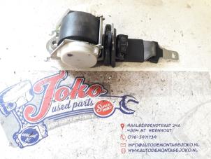Used Rear seatbelt, centre Renault Clio III (BR/CR) 1.5 dCi 75 FAP Price on request offered by Autodemontage Joko B.V.