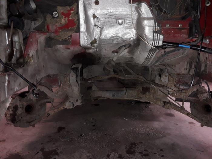 Begagnade Underram Volkswagen Transporter T4 2.4 D Pris på förfrågan erbjuds av Autodemontage Joko B.V.