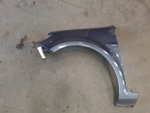 Used Front wing, left Renault Clio III (BR/CR) 1.4 16V Price on request offered by Autodemontage Joko B.V.