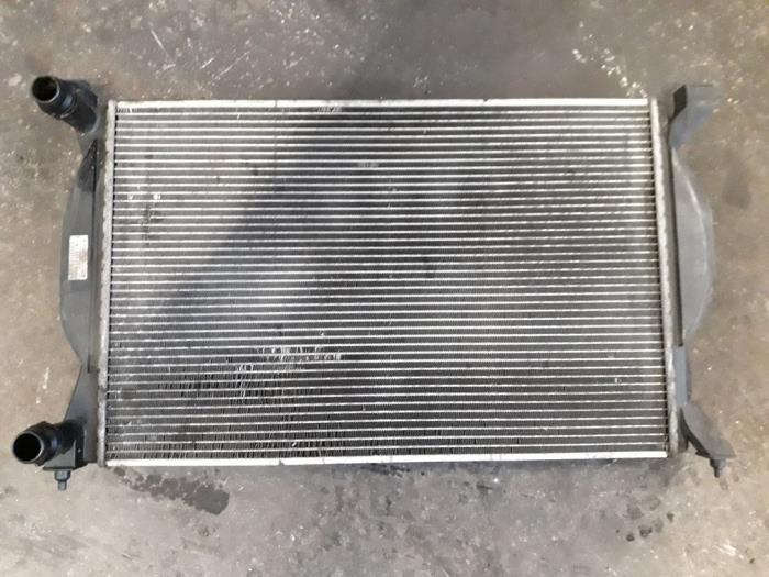 Usagé Radiateur Audi A4 Avant (B7) 2.0 TDI 16V Prix sur demande proposé par Autodemontage Joko B.V.