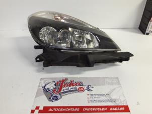 Used Headlight, right Renault Clio III (BR/CR) 1.4 16V Price on request offered by Autodemontage Joko B.V.