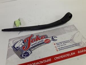 Used Rear wiper arm Renault Clio III (BR/CR) 1.4 16V Price on request offered by Autodemontage Joko B.V.