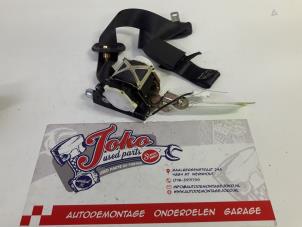 Used Front seatbelt, left Renault Clio III (BR/CR) 1.4 16V Price on request offered by Autodemontage Joko B.V.