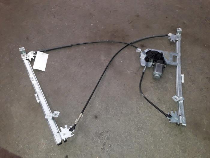 Window mechanism 2-door, front left Renault Clio III 1.4 16V - 8200826169