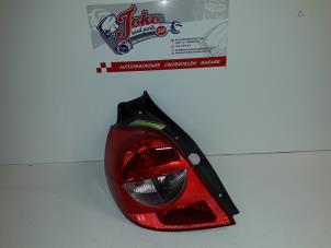 Used Taillight, left Renault Clio III (BR/CR) 1.4 16V Price on request offered by Autodemontage Joko B.V.
