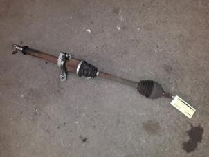 Used Front drive shaft, right Renault Clio III (BR/CR) 1.4 16V Price on request offered by Autodemontage Joko B.V.
