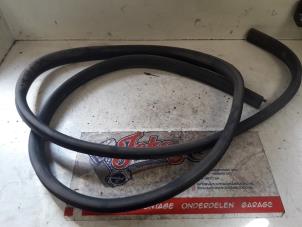 Usagé Joint caoutchouc portière 4portes arrière gauche Dacia Duster (HS) 1.6 16V Prix sur demande proposé par Autodemontage Joko B.V.
