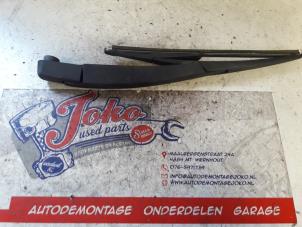 Used Rear wiper arm Dacia Duster (HS) 1.6 16V Price on request offered by Autodemontage Joko B.V.