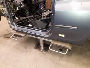 Used Sill, left Renault Clio III (BR/CR) 1.4 16V Price on request offered by Autodemontage Joko B.V.