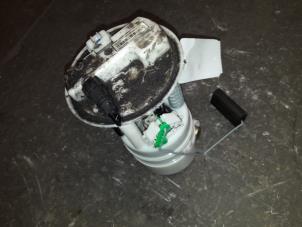 Used Electric fuel pump Renault Clio III (BR/CR) 1.4 16V Price on request offered by Autodemontage Joko B.V.