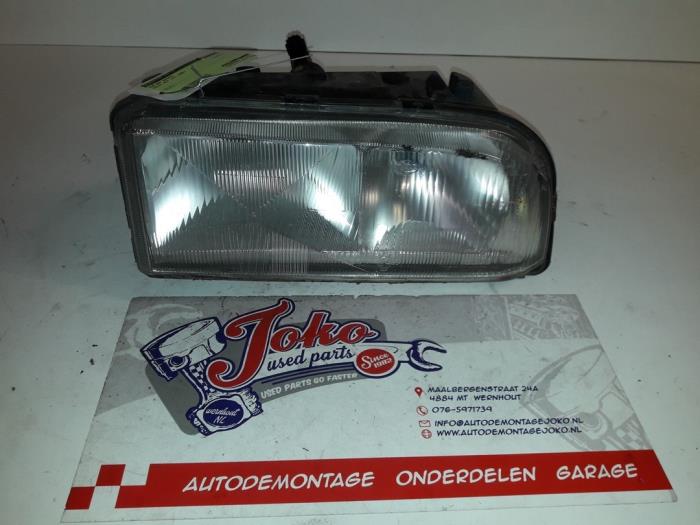 Używane Reflektor prawy Volvo 850 Estate 2.5i 10V Cena na żądanie oferowane przez Autodemontage Joko B.V.