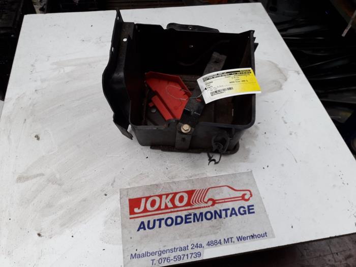 Battery box from a Fiat Punto II (188) 1.2 16V 2000