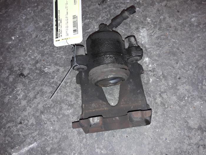 Begagnade Främre bromsok, höger Volkswagen Polo IV (9N1/2/3) 1.2 12V Pris på förfrågan erbjuds av Autodemontage Joko B.V.