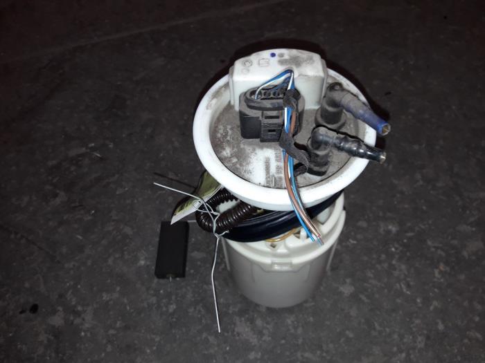 Used Electric fuel pump Volkswagen Polo IV (9N1/2/3) 1.2 12V Price on request offered by Autodemontage Joko B.V.