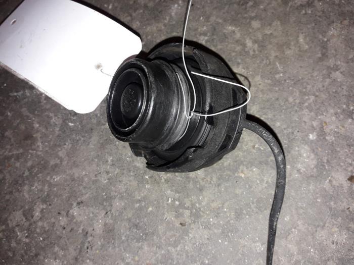 Fuel cap from a Volkswagen Polo IV (9N1/2/3) 1.2 12V 2005