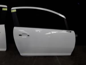 Używane Drzwi prawe wersja 2-drzwiowa Opel Corsa D 1.3 CDTi 16V ecoFLEX Cena na żądanie oferowane przez Autodemontage Joko B.V.