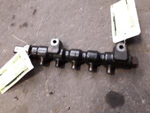 Used Fuel injector nozzle Ford Focus 2 Wagon 1.6 TDCi 16V 110 Price on request offered by Autodemontage Joko B.V.