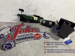 Used Ignition lock + key BMW 3 serie (E90) 320i 16V Price on request offered by Autodemontage Joko B.V.