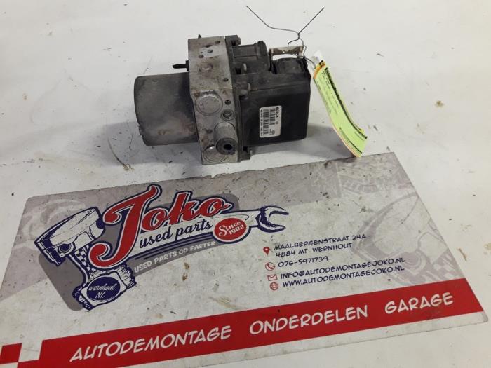 Usagé Pompe ABS Ford Mondeo III Wagon 1.8 16V Prix sur demande proposé par Autodemontage Joko B.V.