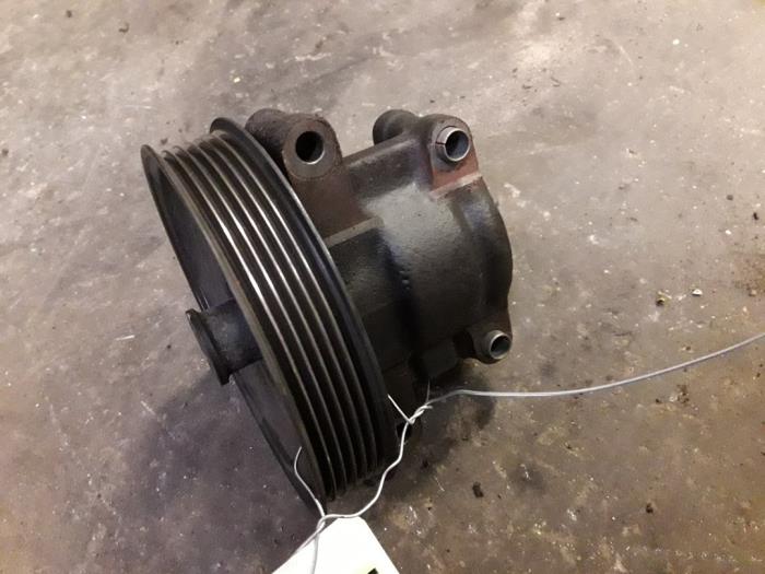 Usagé Pompe de direction Ford Mondeo III Wagon 1.8 16V Prix sur demande proposé par Autodemontage Joko B.V.