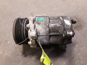 Used Air conditioning pump Volkswagen Polo III (6N2) 1.4 16V 75 Price on request offered by Autodemontage Joko B.V.
