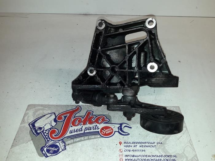 Usagé Support pompe direction assistée Opel Vectra B Caravan (31) 2.0 DTi 16V Prix sur demande proposé par Autodemontage Joko B.V.