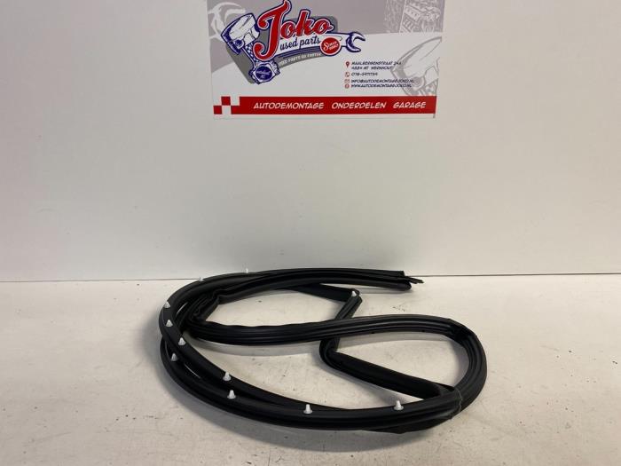 Front door seal 4-door, right Ford Fiesta VII 1.4 TDCi - 1781748