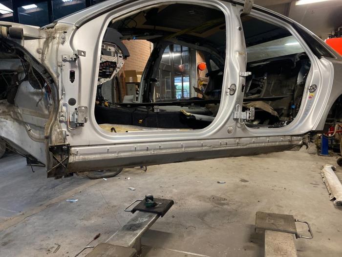 Używane Próg lewy Audi A8 (D3) 4.2 V8 40V Quattro Cena na żądanie oferowane przez Autodemontage Joko B.V.