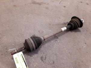 Used Front drive shaft, left Renault Clio II (BB/CB) 1.2 Price on request offered by Autodemontage Joko B.V.