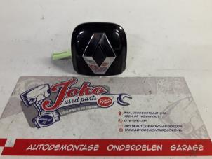 Used Tailgate handle Renault Clio II (BB/CB) 1.2 Price on request offered by Autodemontage Joko B.V.