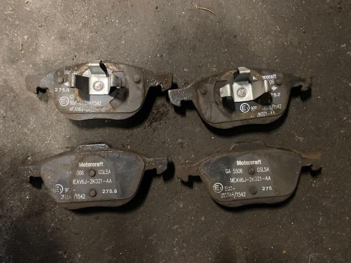 Front brake pad from a Ford Focus C-Max 1.6 16V 2005