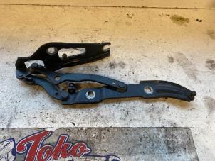 Used Boot lid hinge BMW 3 serie (E90) 320i 16V Price on request offered by Autodemontage Joko B.V.