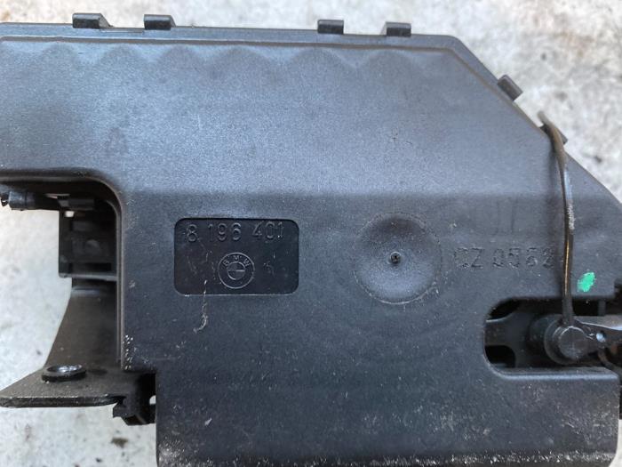 Boot lid lock mechanism from a BMW 3 serie (E90) 320i 16V 2005
