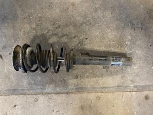Used Front shock absorber rod, left BMW 3 serie (E90) 320i 16V Price on request offered by Autodemontage Joko B.V.