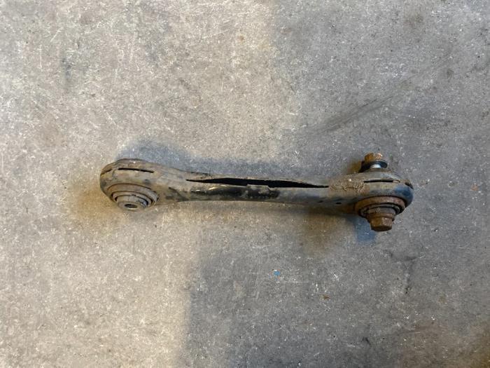 Rear upper wishbone, right from a BMW 3 serie (E90) 320i 16V 2005