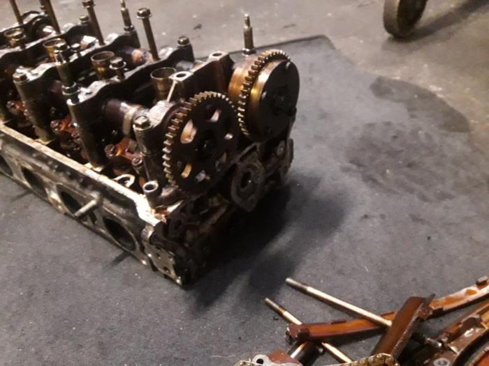 Engine from a Honda CR-V (RD6/7/8) 2.0i 16V VTEC 2003