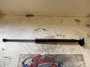Used Rear gas strut, right Renault Scénic III (JZ) 1.6 16V Price on request offered by Autodemontage Joko B.V.