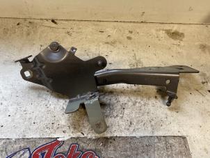 Used Bonnet Hinge Renault Scénic III (JZ) 1.6 16V Price on request offered by Autodemontage Joko B.V.