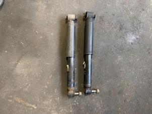 Used Shock absorber kit Renault Scénic III (JZ) 1.6 16V Price on request offered by Autodemontage Joko B.V.