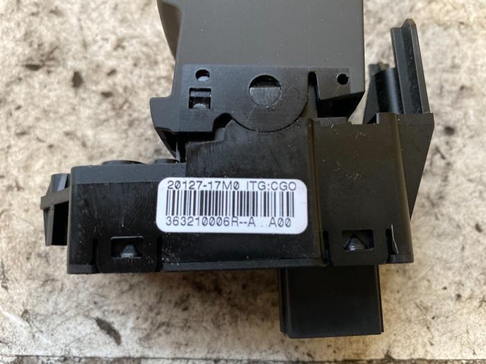 Parking brake switch from a Renault Scénic III (JZ) 1.6 16V 2011