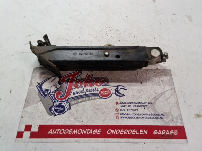 Używane Dzwignik Opel Kadett D (31/32/33/34/41/42/43/44) 1.2 S Cena na żądanie oferowane przez Autodemontage Joko B.V.