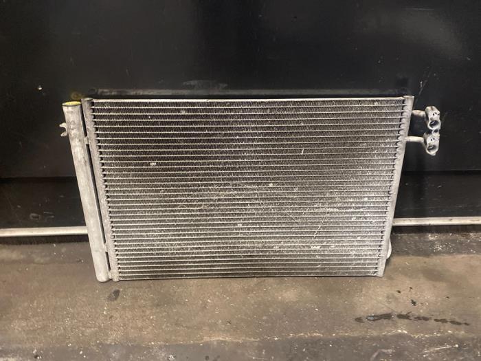 Air conditioning condenser from a BMW 1 serie (E87/87N) 118i 16V 2005