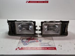 Gebrauchte Scheinwerfer rechts Mazda 323 (BD) 1.1 C,L,DX Preis auf Anfrage angeboten von Autodemontage Joko B.V.