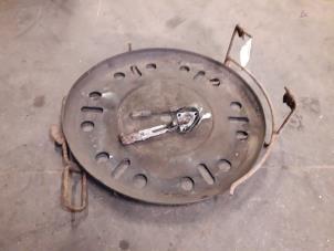 Used Spare wheel mechanism Opel Zafira (F75) 1.6 16V Price on request offered by Autodemontage Joko B.V.