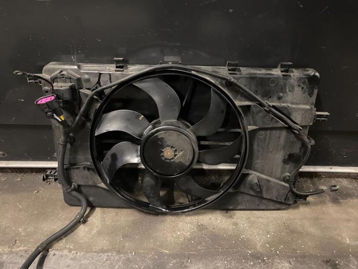 Cooling fans from a Opel Astra J (PC6/PD6/PE6/PF6) 1.6 CDTI 16V 2015