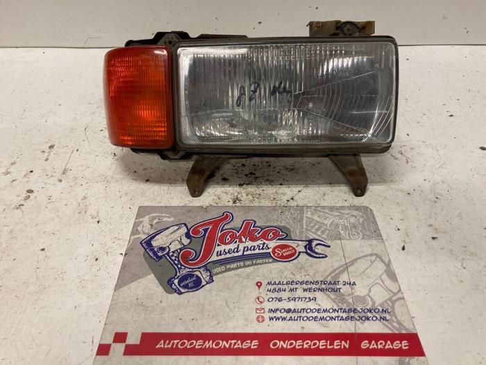 Używane Reflektor prawy Audi 80 (B3) 1.8 Cena na żądanie oferowane przez Autodemontage Joko B.V.