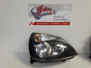 Used Headlight, right Renault Clio II (BB/CB) 1.4 16V Price on request offered by Autodemontage Joko B.V.